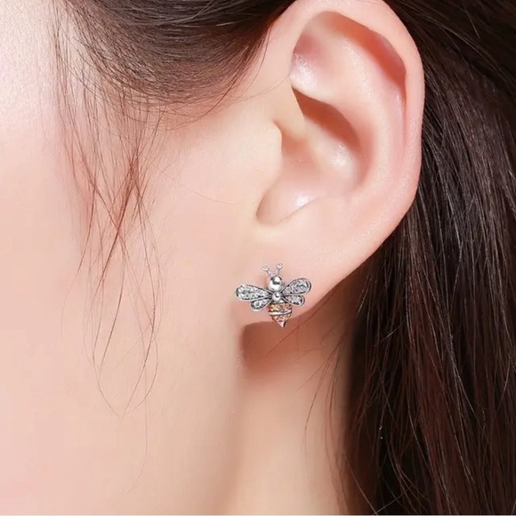 925 Sterling Silver Lovely Busy Bee Pave CZ Stud Earrings - Picture 3 of 5